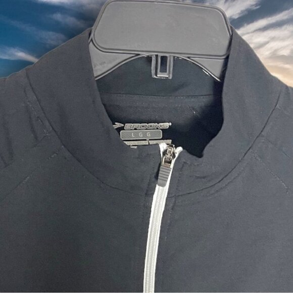 BROOKS Full Zip Equilibrium Technology Warm Up Jacket Size Large Like New - Picture 4 of 10